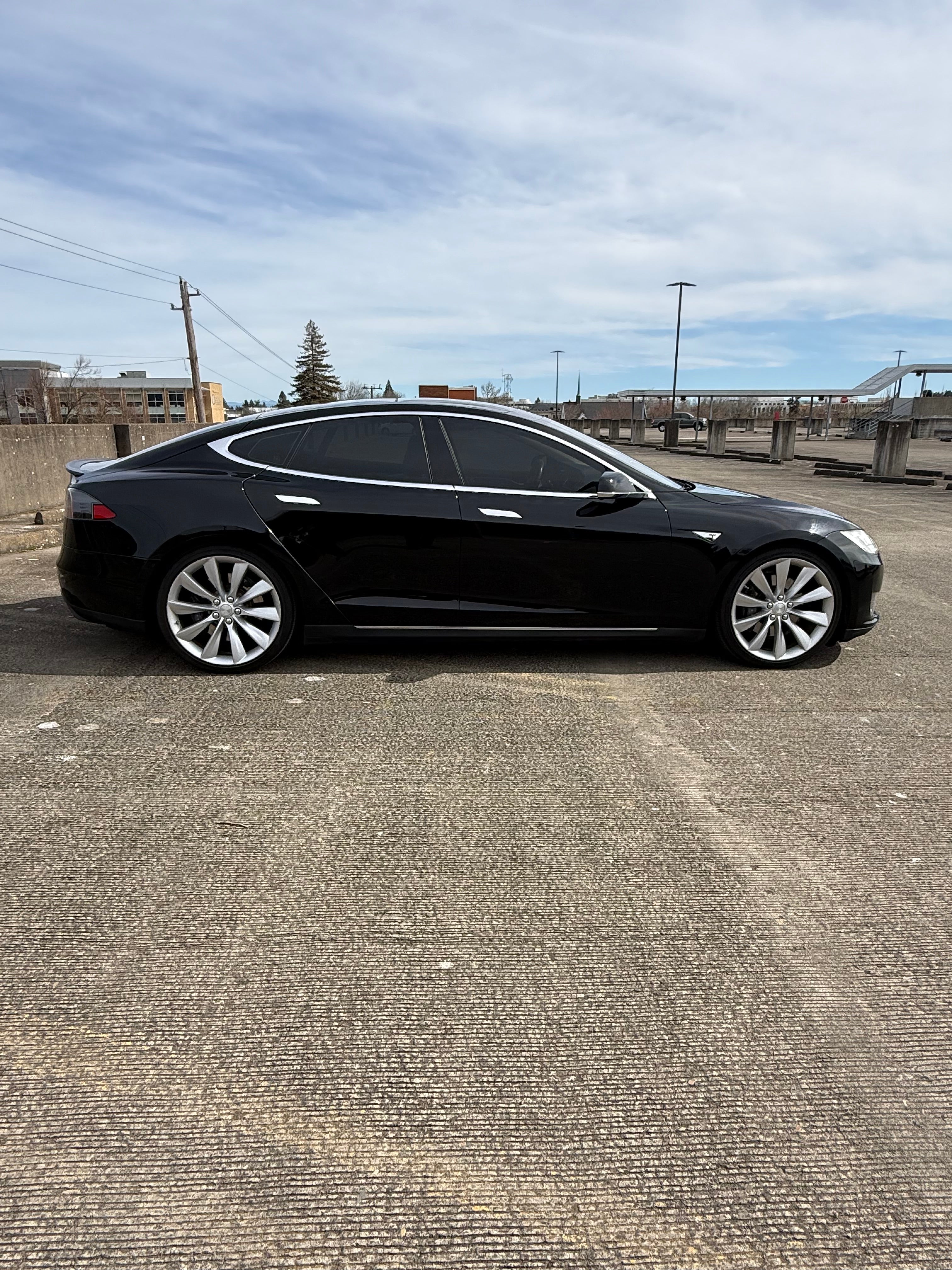 2013 Tesla Model S – Clean Title –